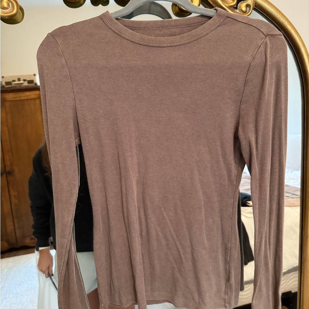 GAP Women's Long Sleeve Top in Tan